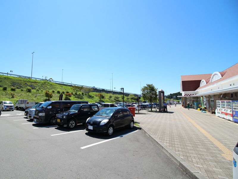道の駅施設に接する駐車場（建物手前側）